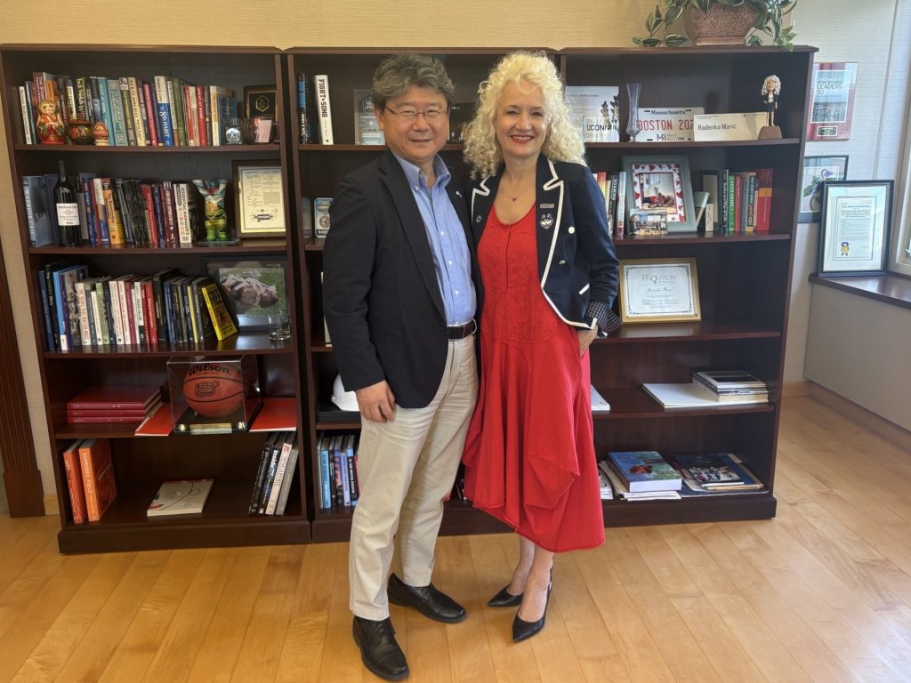 Seiichiro Takahashi (Consul General) and President Maric