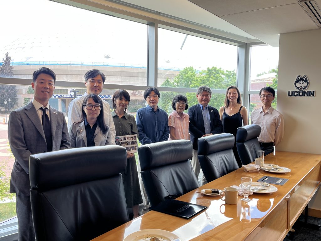 Lunch with Hideo Takahashi, Yurie Karikomi, Hideyuki Oguro, Mayu Inaba-Oguro, Kazunori Hoshino, Akiko Nishiyama, Seiichiro Takahashi, Fumiko Hoeft, Tomoyasu Mani